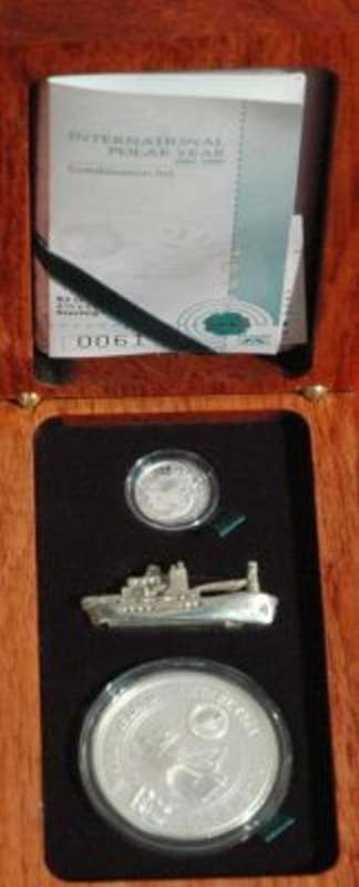 SCARCE 2008 INTERNATIONAL POLAR YEAR PROOF R2 and 2 1/2c COMBO SET IN WOODEN BOX