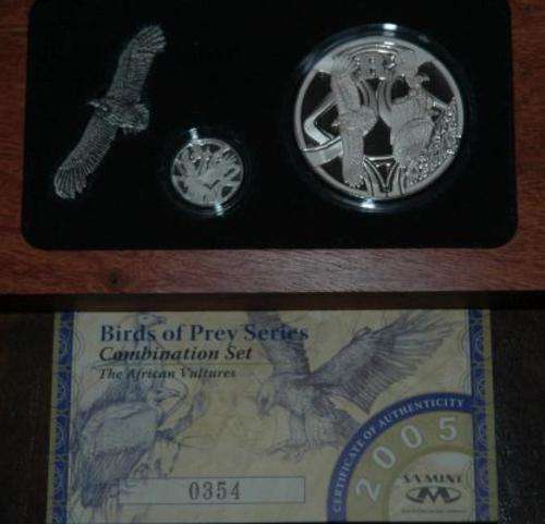 2005 BIRDS OF PREY PROOF SERIES COMBO SET IN WOODEN BOX- AFRICAN VULTURES