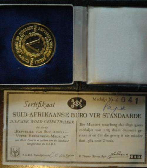 Gold medallion- 5th Anniversary of Republic of South africa 1961-1966 18ct gold