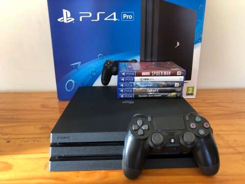 Boxed PS4 Pro With 1 V2 Controller and Games Great Condition!