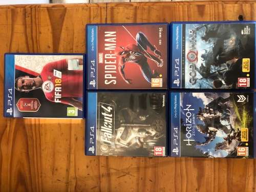 Boxed PS4 Pro With 1 V2 Controller and Games Great Condition!