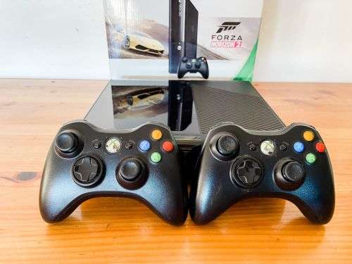 Boxed Xbox 360 500GB With 2 Controllers and 11 Games Good Condition! FREE SHIPPING!