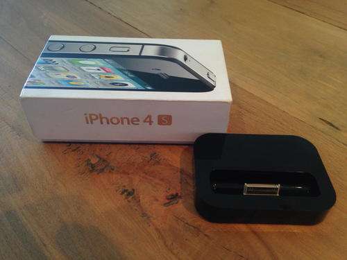 Apple iPhone 4S 16GB Like New Condition In The Box With Free Docking Station!(Black)