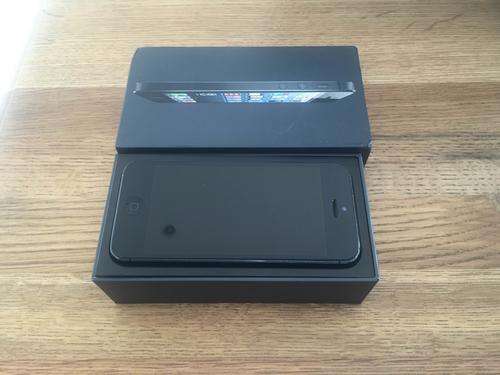 iPhone 5 64GB Boxed In Good Condition! (BLACK)