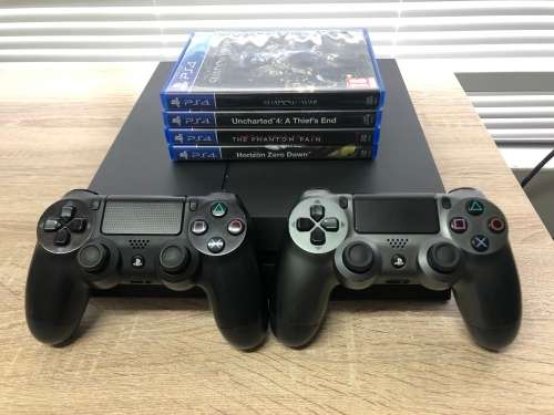 Sony Playstation 4 1TB Bundle Great Condition! 2 Original Controllers and 4 Games!