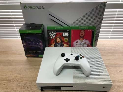 XBOX ONE S 500GB Console Bundle Boxed In Great Condition!