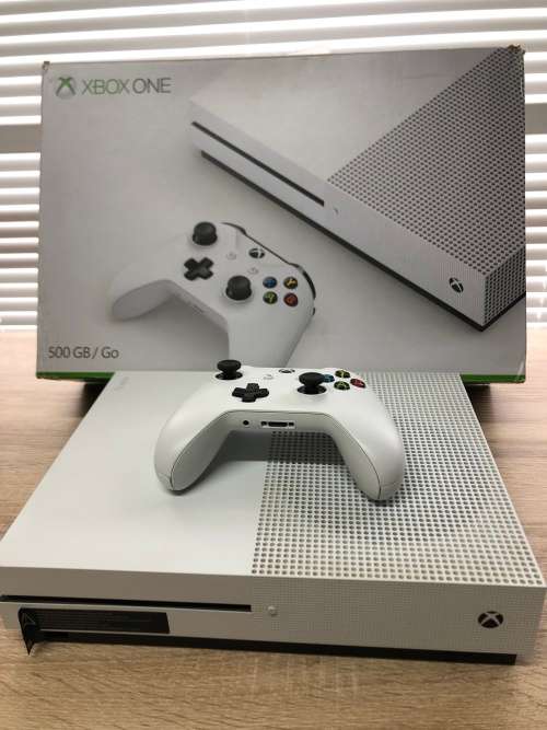 XBOX ONE S 500GB Console Bundle Boxed In Great Condition!