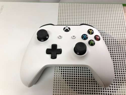 XBOX ONE S 500GB Console Bundle Boxed In Great Condition!