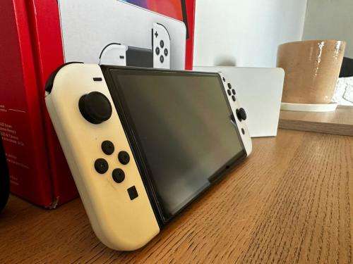 Nintendo Switch OLED Boxed In Great Condition Black & White!