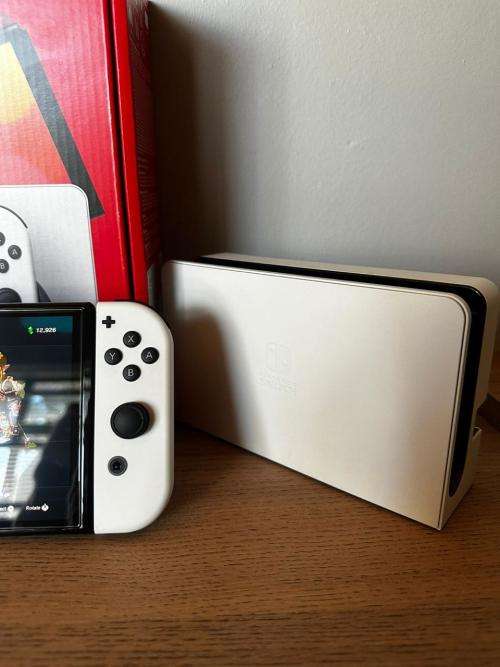 Nintendo Switch OLED Boxed In Great Condition Black & White!