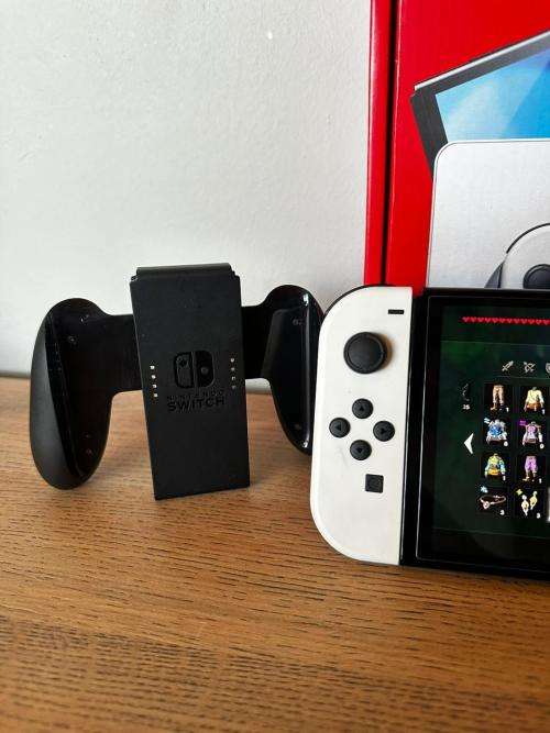 Nintendo Switch OLED Boxed In Great Condition Black & White!