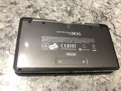 Nintendo 3DS Metallic Grey In Great Condition Plus Games & Memory Card!