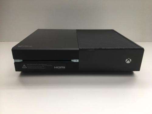 Xbox One 500 Gig Gaming Console + Controller Good Condition! ( Light Surface Scratches on Console )