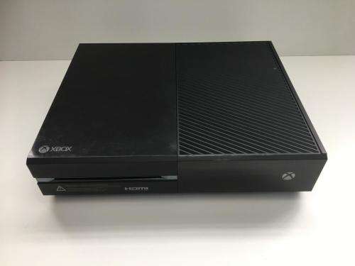 Xbox One 500 Gig Gaming Console + Controller Good Condition! ( Light Surface Scratches on Console )