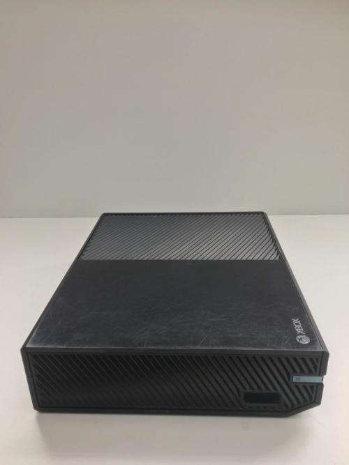 Xbox One 500 Gig Gaming Console + Controller Good Condition! ( Light Surface Scratches on Console )