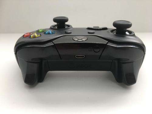 Xbox One 500 Gig Gaming Console + Controller Good Condition! ( Light Surface Scratches on Console )