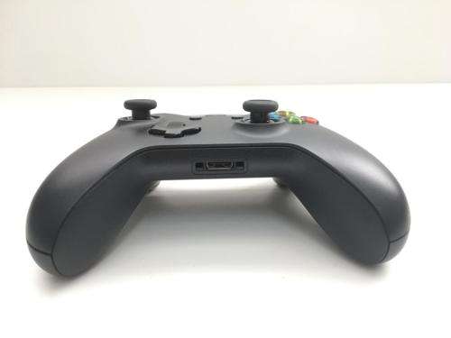 Xbox One 500 Gig Gaming Console + Controller Good Condition! ( Light Surface Scratches on Console )