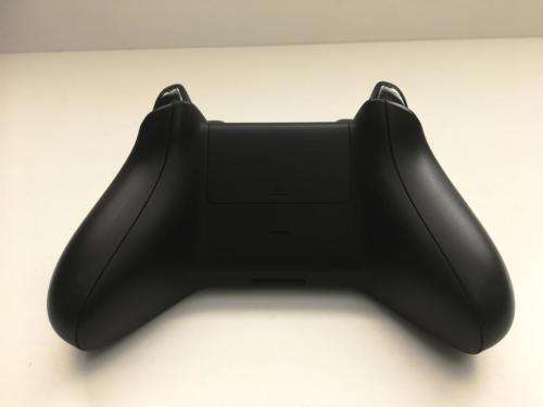 Xbox One 500 Gig Gaming Console + Controller Good Condition! ( Light Surface Scratches on Console )