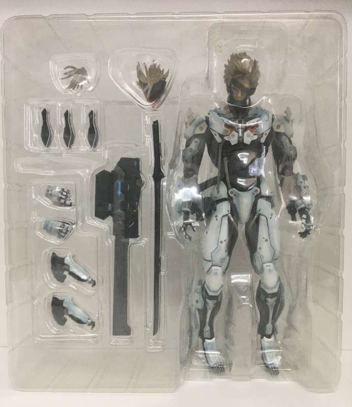 PS3 Metal Gear Rising Revengeance Limited Edition Play Arts Kai Raiden Figurine As New! (See Photos)