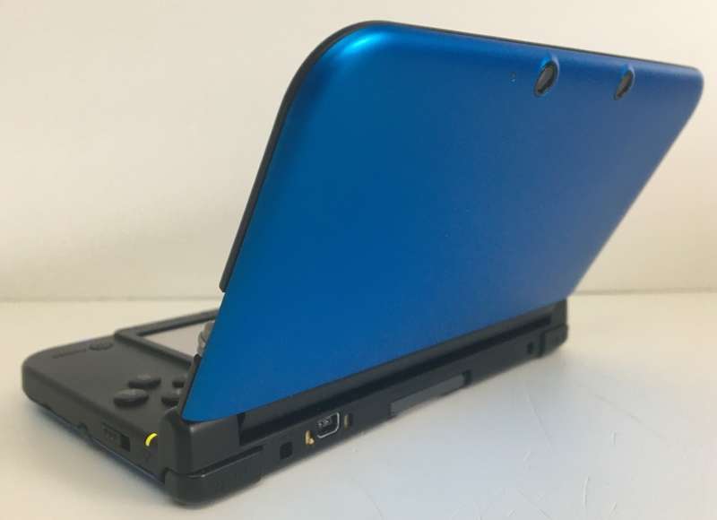 Nintendo  3DS Handheld Console XL - Blue/Black Immaculate Condition! ( Game Not Included )