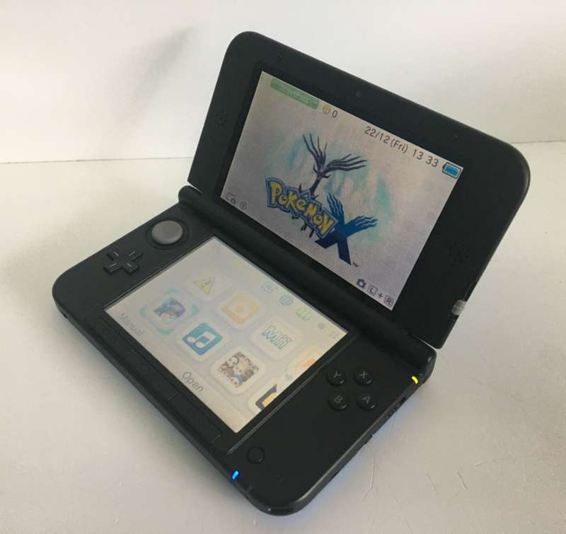 Nintendo  3DS Handheld Console XL - Blue/Black Immaculate Condition! ( Game Not Included )
