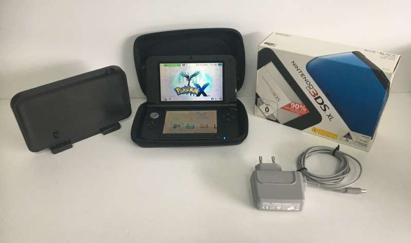 Nintendo  3DS Handheld Console XL - Blue/Black Immaculate Condition! ( Game Not Included )