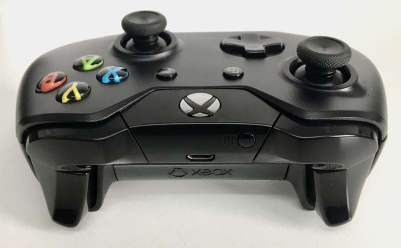 Xbox One 500 GB Console With Wireless V2 Controller And 7 Game Titles Great Condition!