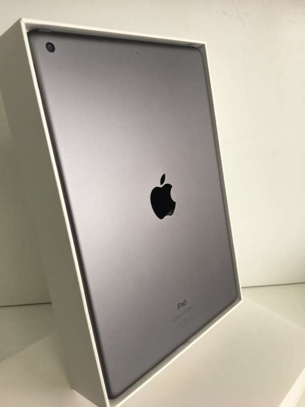 iPad 10.2-inch Model A2270 (8th gen) 32 GB Wi-Fi Only Space Grey Immaculate Condition!