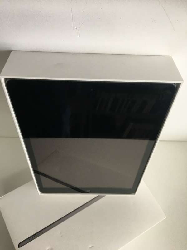iPad 10.2-inch Model A2270 (8th gen) 32 GB Wi-Fi Only Space Grey Immaculate Condition!