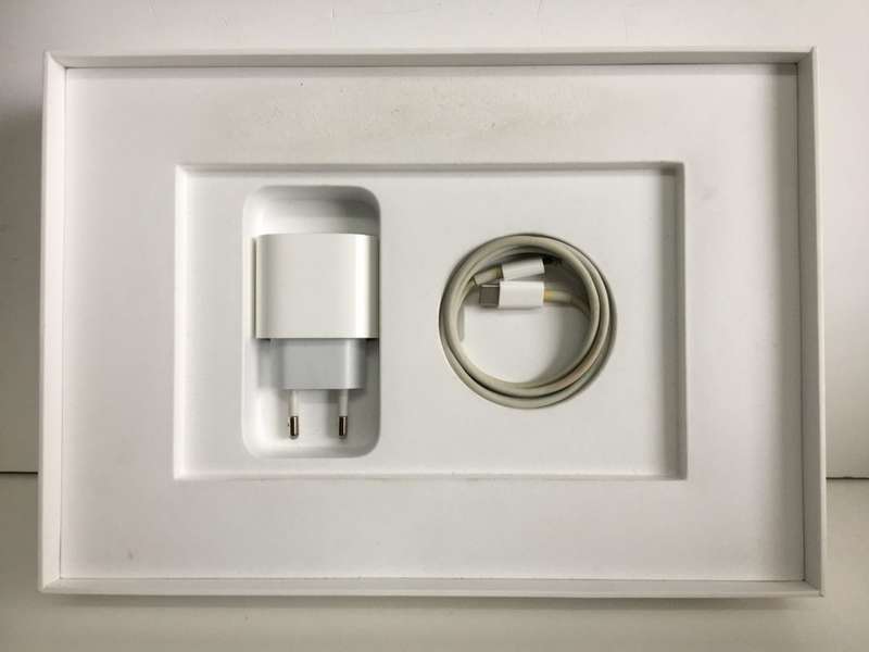 iPad 10.2-inch Model A2270 (8th gen) 32 GB Wi-Fi Only Space Grey Immaculate Condition!