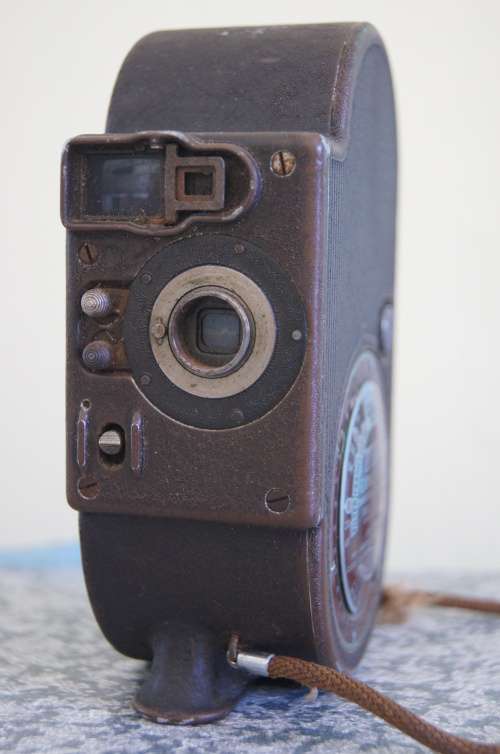 Bell & Howell Filmo portable cam