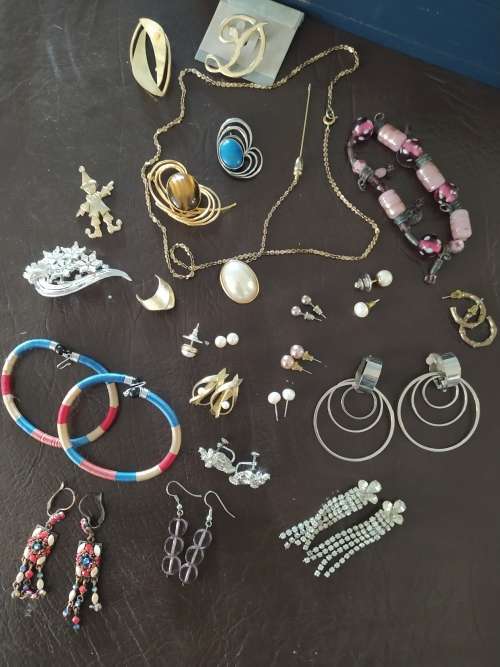 Great! Vintage costume jewellery lot