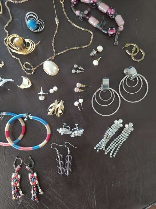 Great! Vintage costume jewellery lot