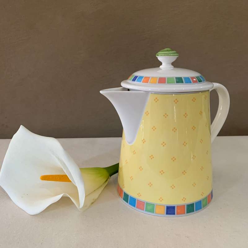 Villeroy & Boch `Twist Alea Limone` tea/coffee pot