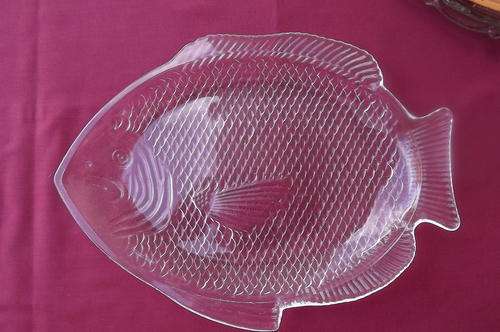 Fish Shape Dish - length 27cm - oven proof and as new