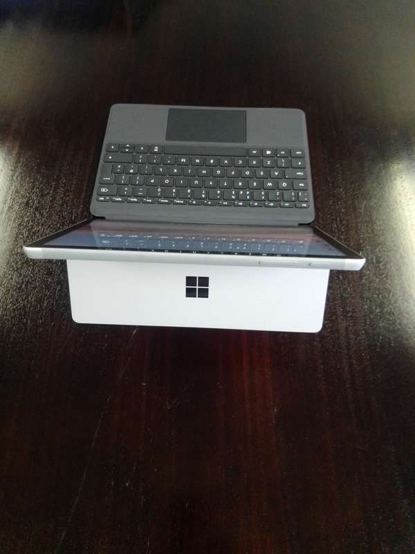 MICROSOFT SURFACE GO 2 CORE(TM) m3-8100Y @1.61 GHz, 8GB RAM, 128GB SSD SILVER + KEYBOARD