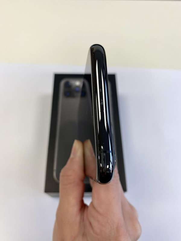 iPhone 11 Pro - 256GB - Space Grey (Unlocked) With Accessories