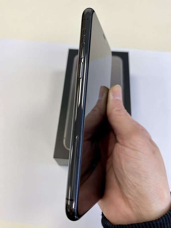 iPhone 11 Pro - 256GB - Space Grey (Unlocked) With Accessories