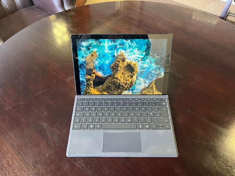 Microsoft Surface Pro 6 i5-8350U 256GB SSD, 8GB RAM + Keyboard (Boxed-Ex Company)