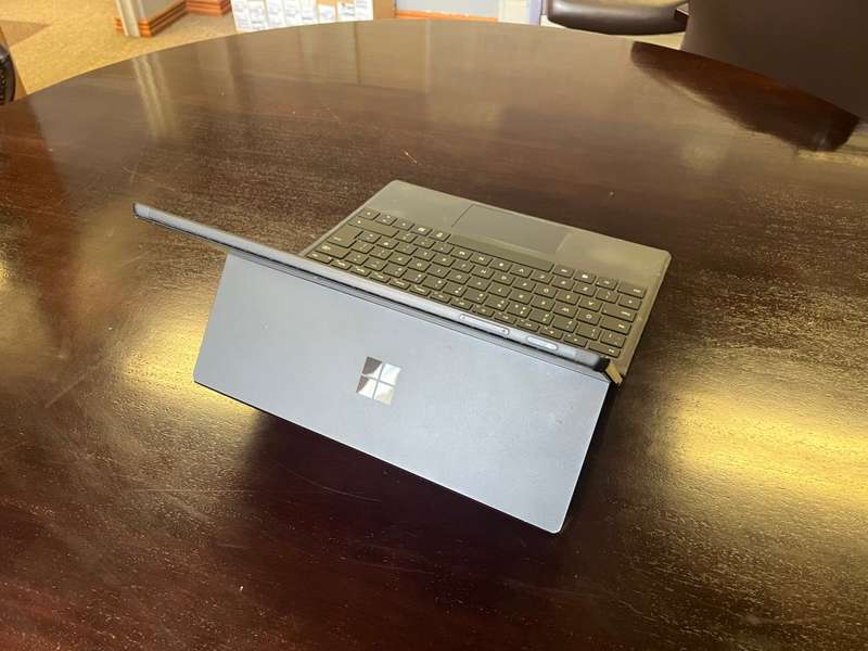 Microsoft Surface Pro 6 i5-8350U 256GB SSD, 8GB RAM + Keyboard (Boxed-Ex Company)