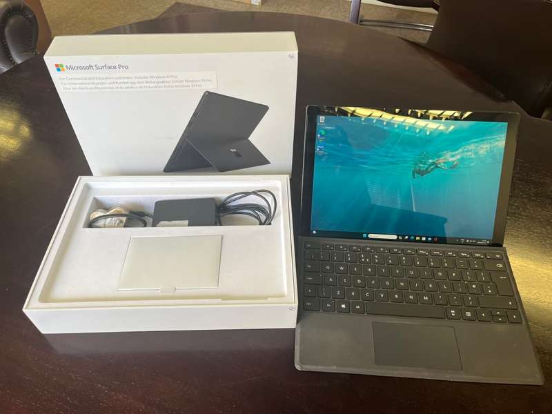 Microsoft Surface Pro 6 i5-8350U 256GB SSD, 8GB RAM + Keyboard (Boxed-Ex Company)
