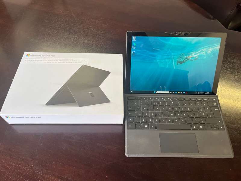 Microsoft Surface Pro 6 i5-8350U 256GB SSD, 8GB RAM + Keyboard (Boxed-Ex Company)