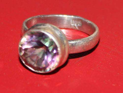 A beautifuI SterIing siIver amethyst ring.