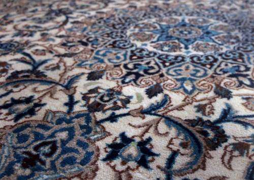 A chance in a lifetime: HUGE Hand-knotted NAIN Persian carpet in showroom condition. Value R25 000+