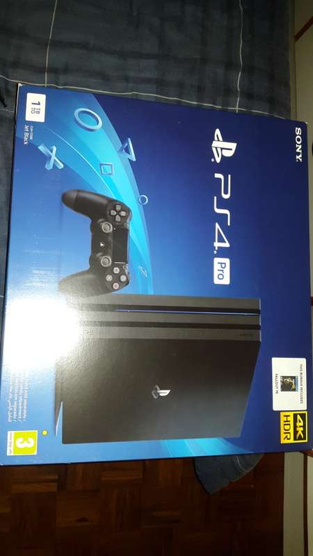 PS4 PRO 1TB + 1 CONTROLLER