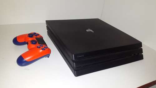 PS4 PRO 1TB + 1 CONTROLLER
