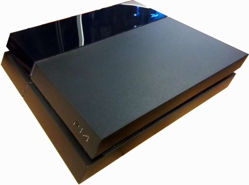 Playstation 4 (PS4) 2TB 2x Remotes, Charge Station, Media Remote, Stand