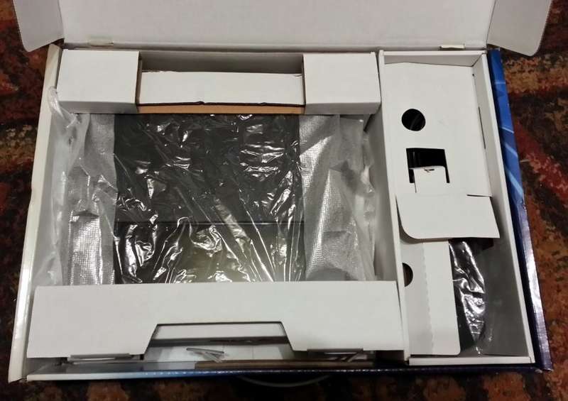 Playstation 4 (PS4) 2TB 2x Remotes, Charge Station, Media Remote, Stand