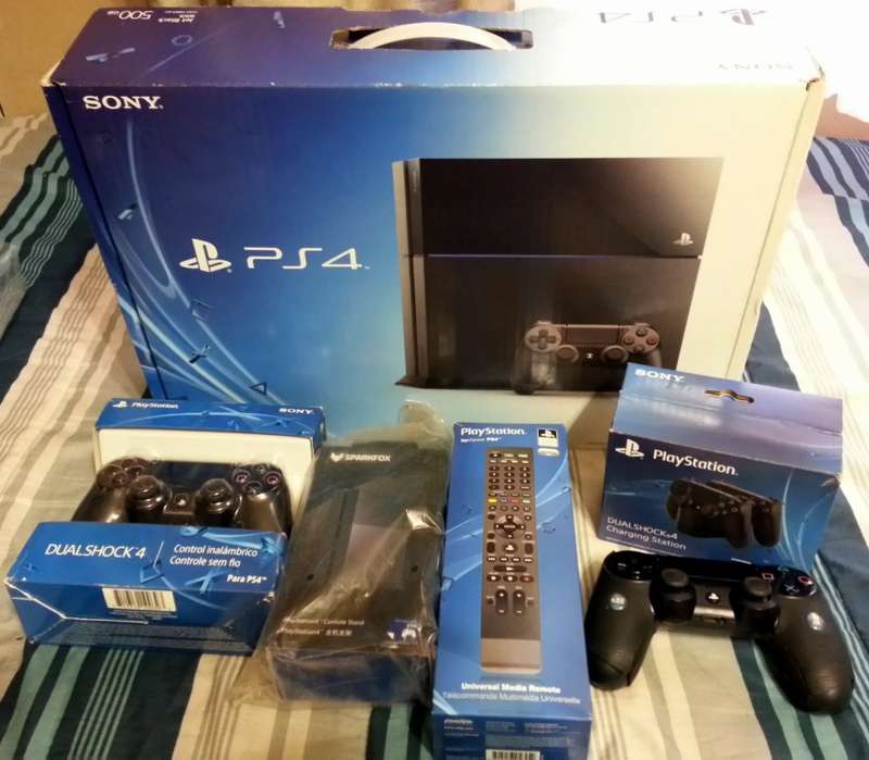 Playstation 4 (PS4) 2TB 2x Remotes, Charge Station, Media Remote, Stand