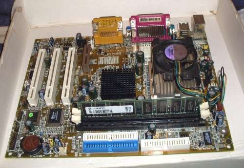 Jetway 630CF Socket 370 Celeron 950Mhz 128mb RAM (2001)